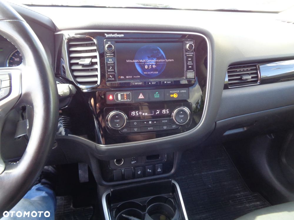 Mitsubishi Outlander 2.0 4WD Top - 13