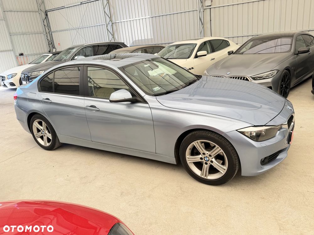 BMW Seria 3 320i Luxury Line - 2