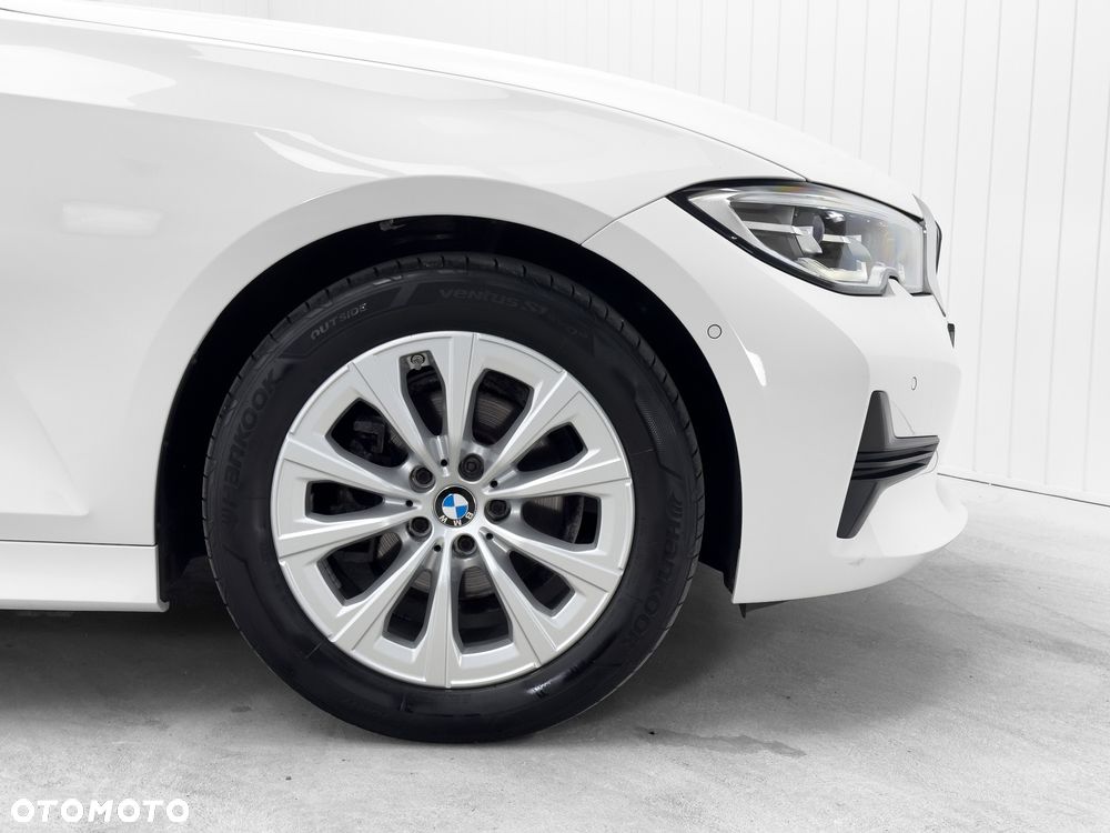 BMW Seria 3 318d Touring Advantage - 11