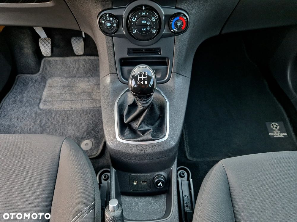 Ford Fiesta 1.25 Ghia - 18