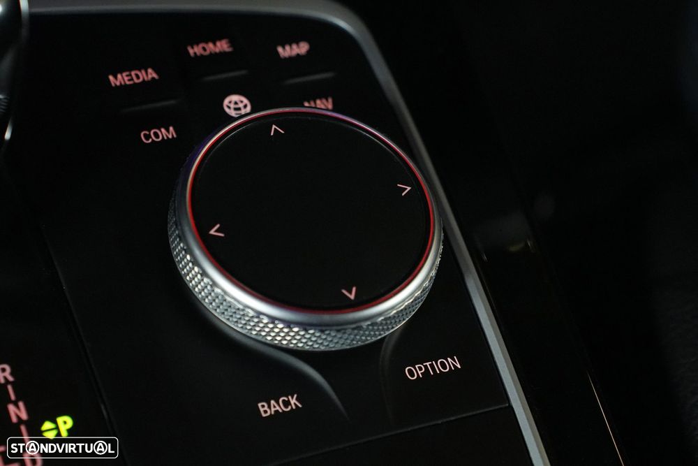 BMW 116 d Pack Desportivo M Auto - 25