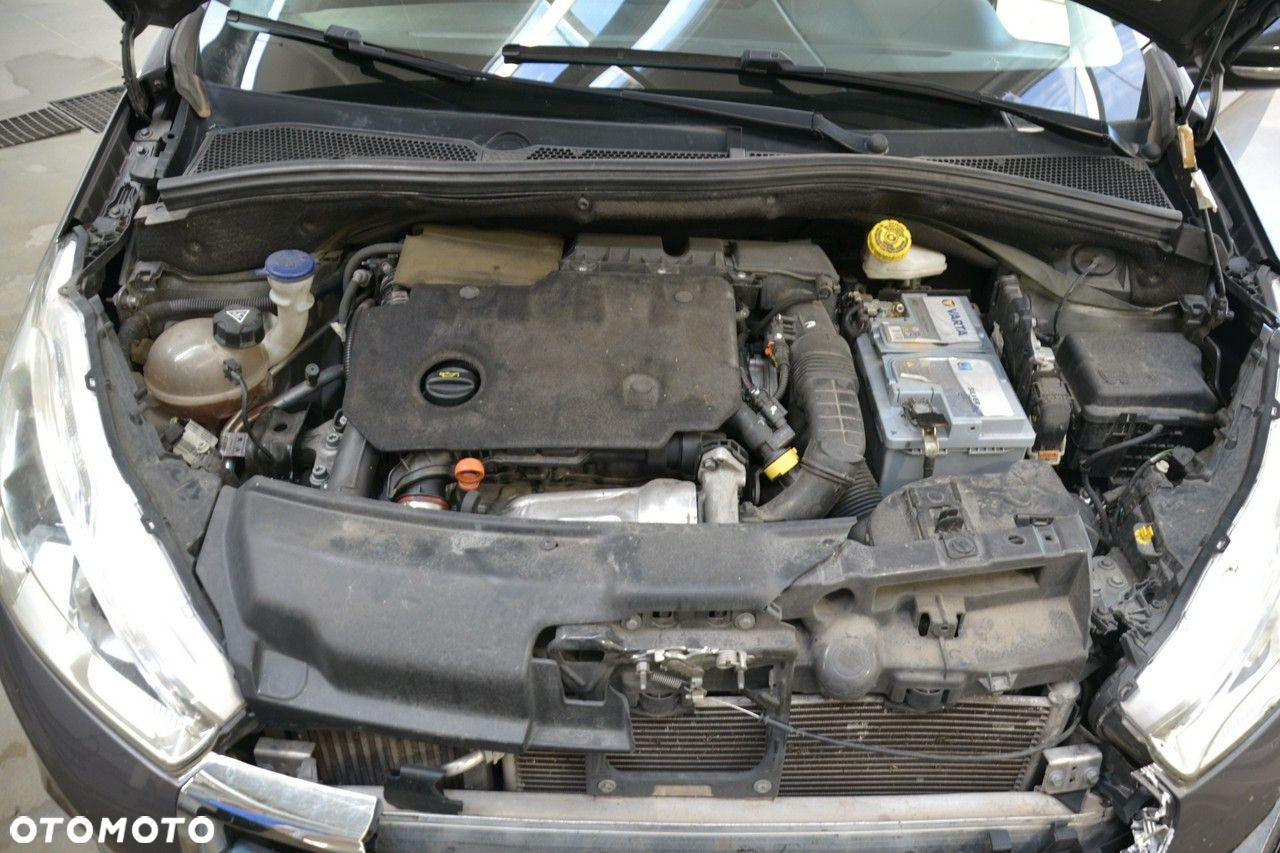 Peugeot 208 - 14