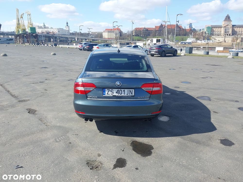 Skoda Superb 2.0 TSI Ambition DSG - 5