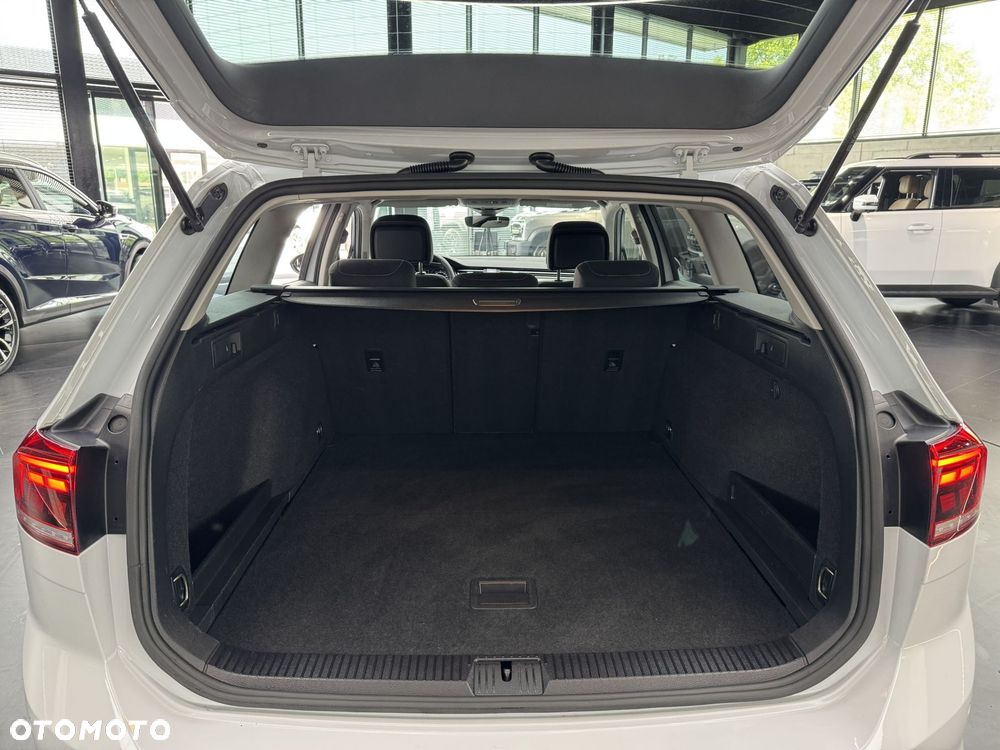 Volkswagen Passat - 19