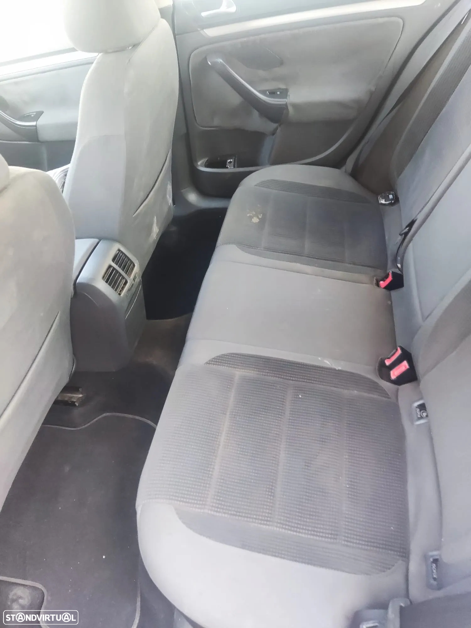 VW Jetta 1.9 TDi BlueM. Confortline - 12
