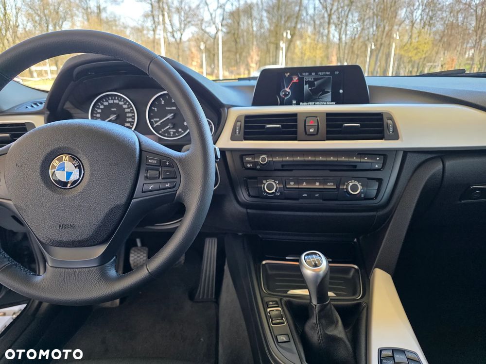 BMW Seria 3 318d DPF Edition Lifestyle - 16
