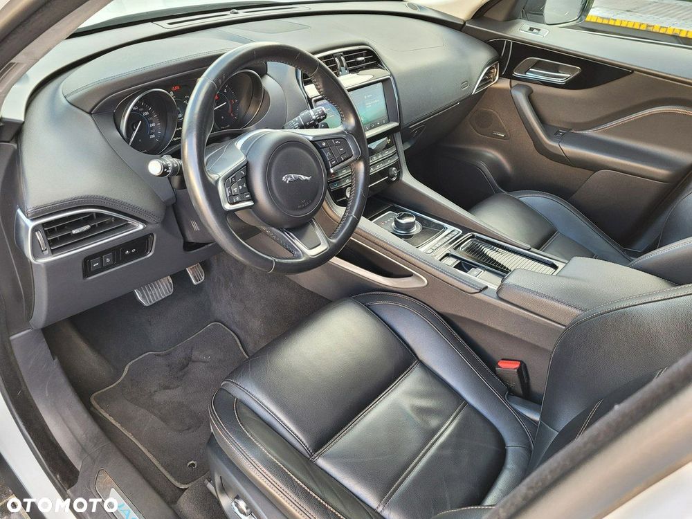 Jaguar F-Pace - 12