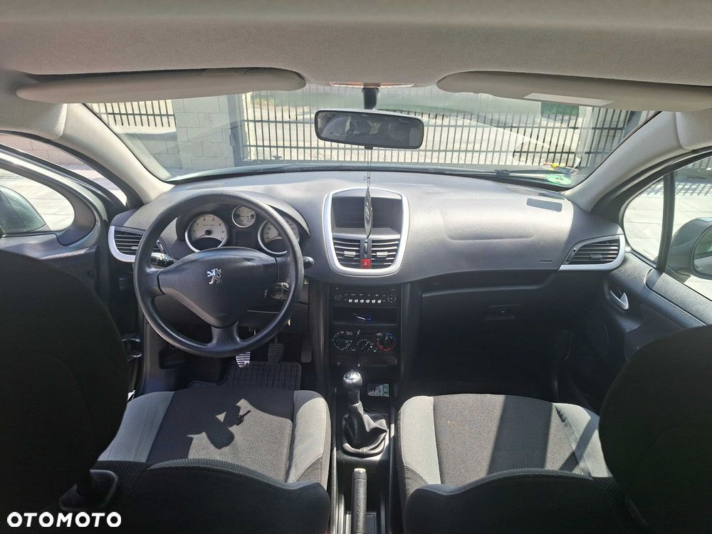 Peugeot 207 - 6