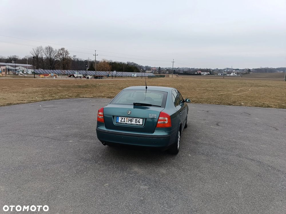 Skoda Octavia 1.6 Elegance - 6