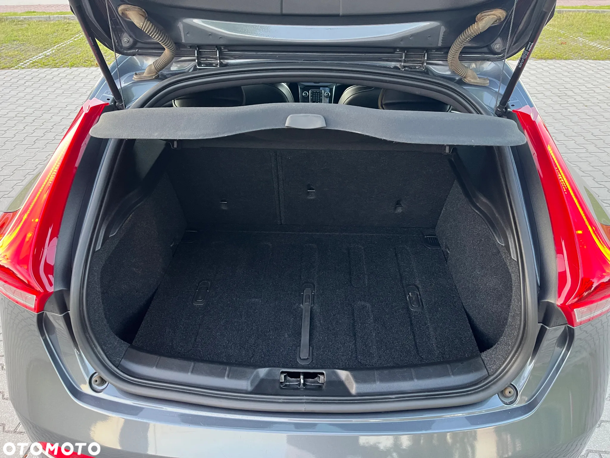 Volvo V40 T3 R-Design Momentum - 15