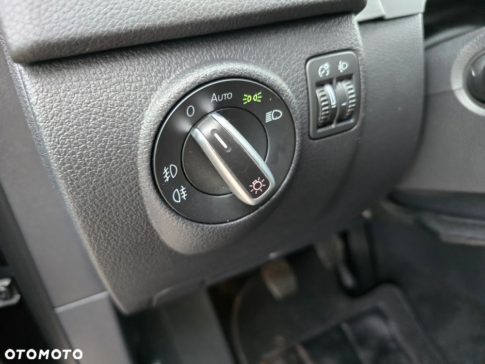 Volkswagen Tiguan 2.0 TDI DPF BlueMotion Technology Lounge Sport & Style - 17