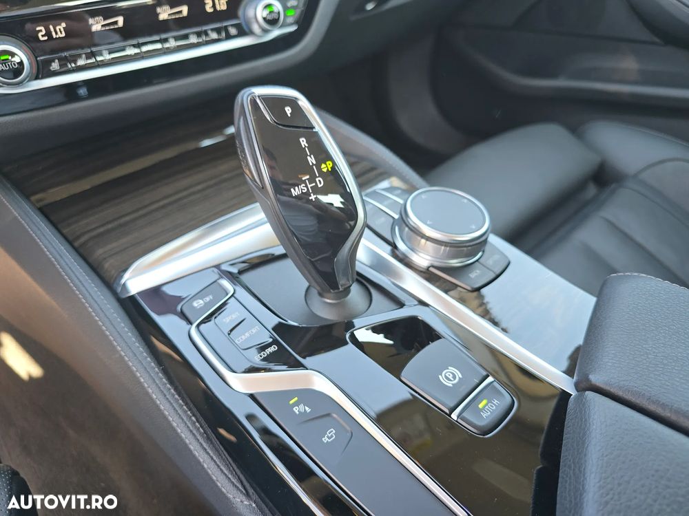 BMW Seria 5 525d Aut. Luxury Line - 8