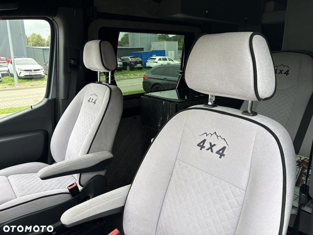 Mercedes-Benz Sprinter - 12