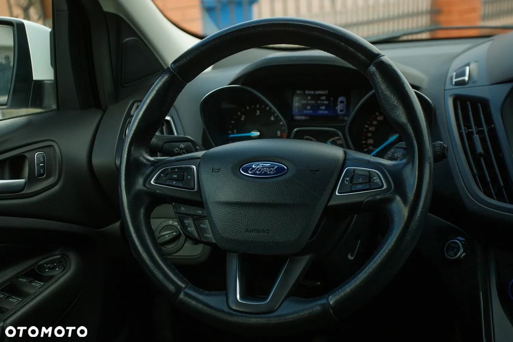 Ford Kuga 2.0 TDCi 2x4 Titanium - 32