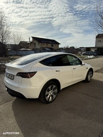 Tesla Model Y Long Range AWD - 13