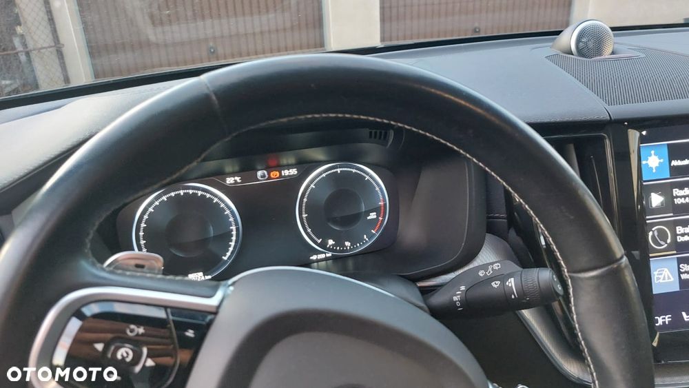 Volvo XC 60 B5 D AWD R-Design - 9