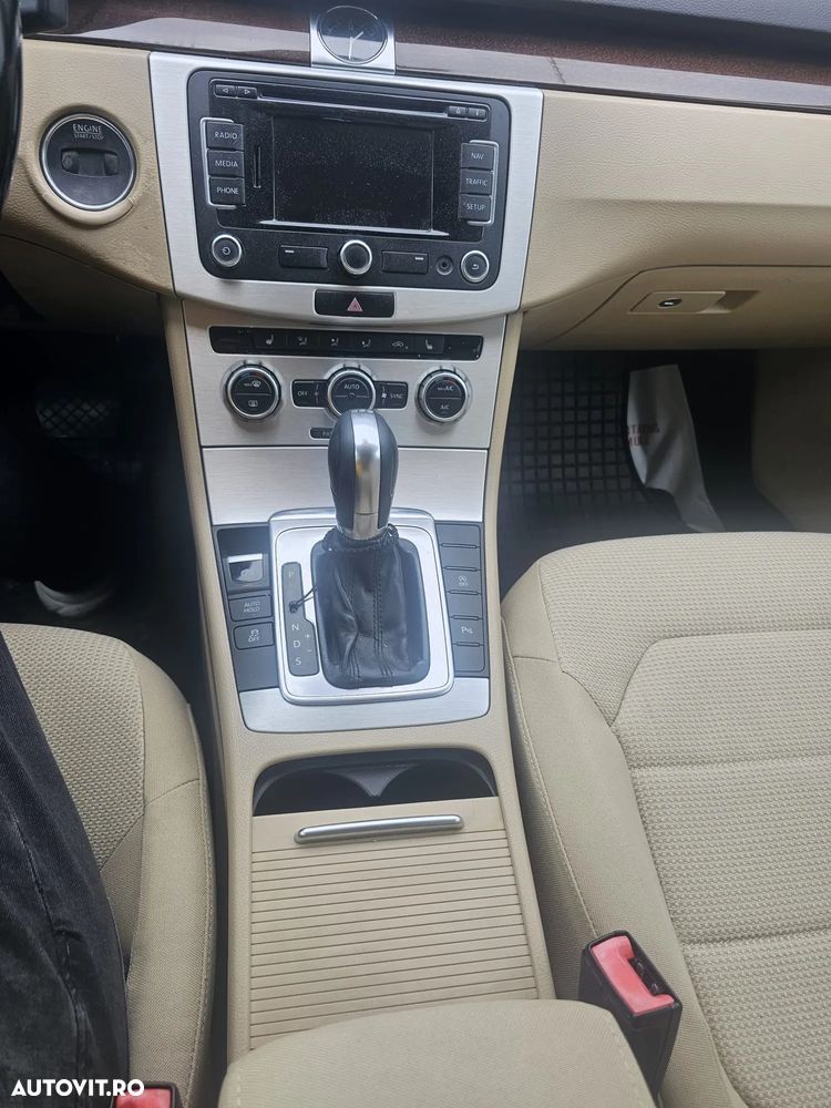 Volkswagen Passat 2.0 TDI BlueMotion Technology Comfortline DSG - 10