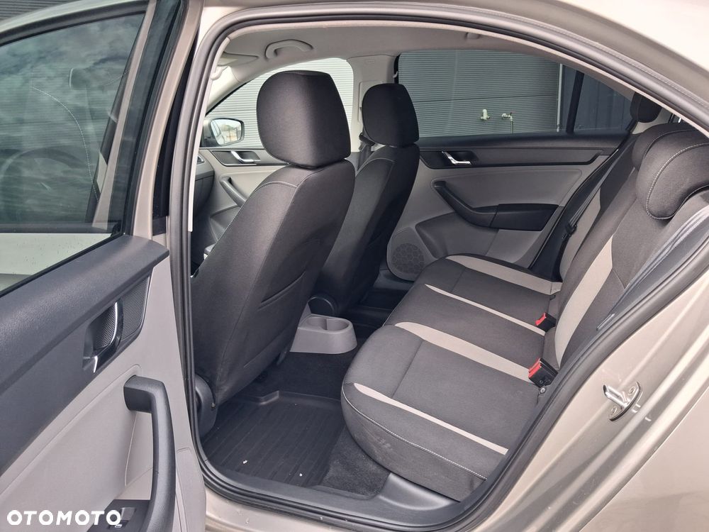 Skoda RAPID 1.2 TSI Elegance Max - 35
