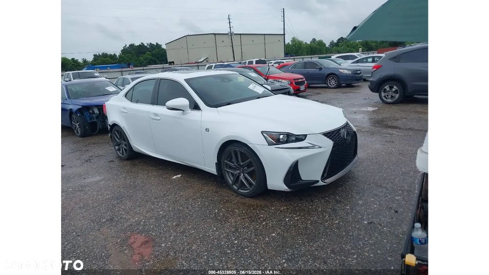 Lexus IS 200t - 1