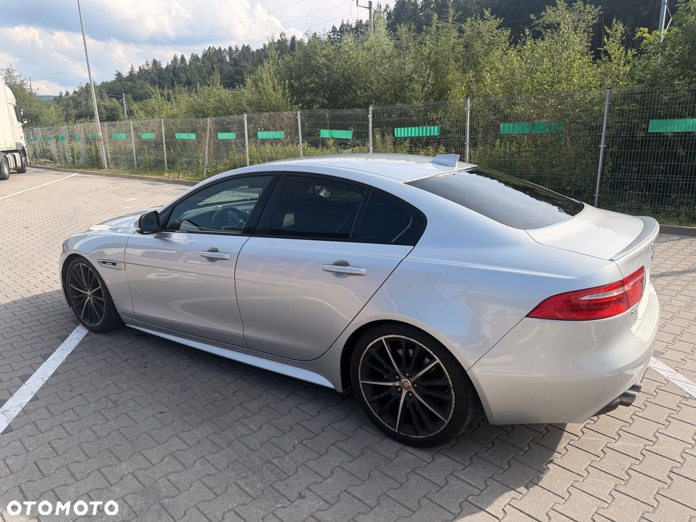 Jaguar XE 2.0 D AWD R-Sport - 18