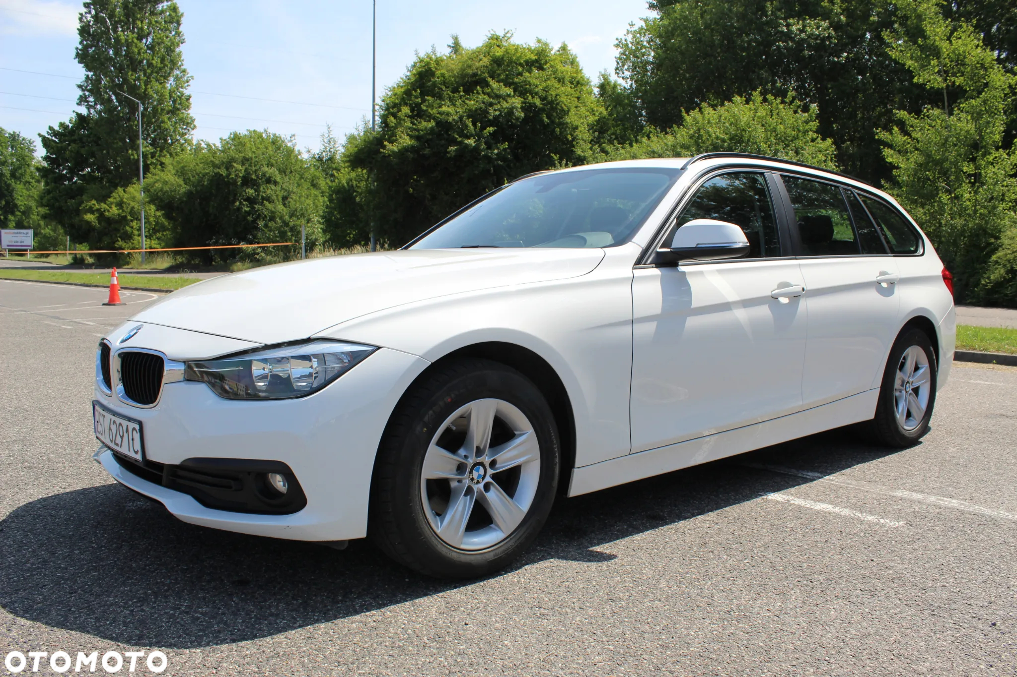 BMW Seria 3 318i - 3