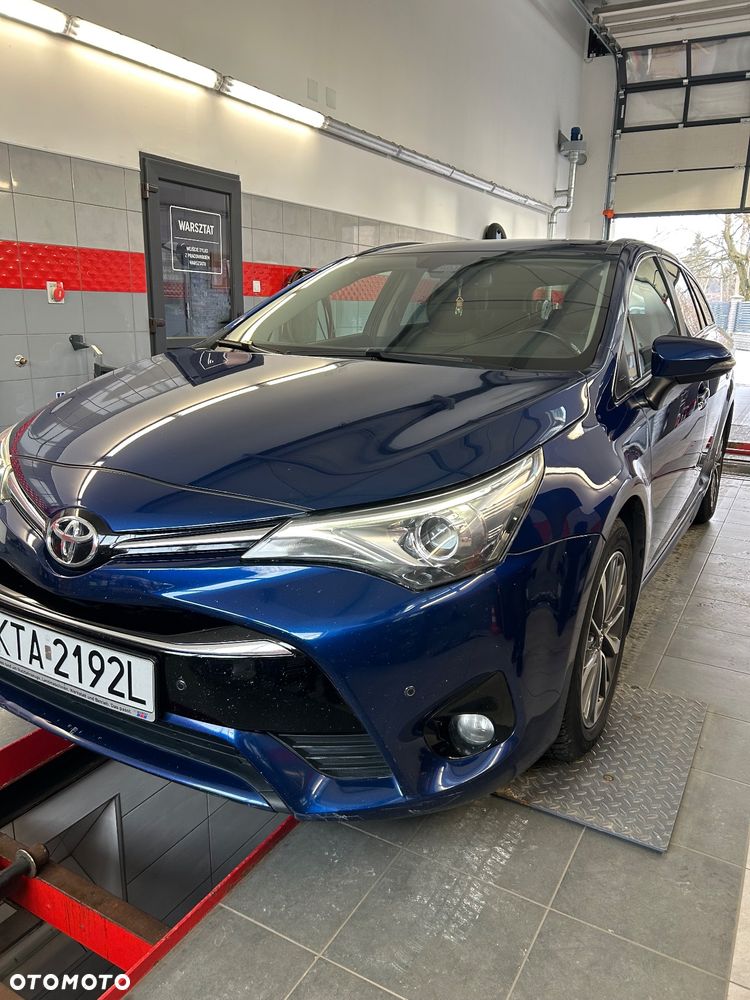 Toyota Avensis 2.0 D-4D Premium - 2