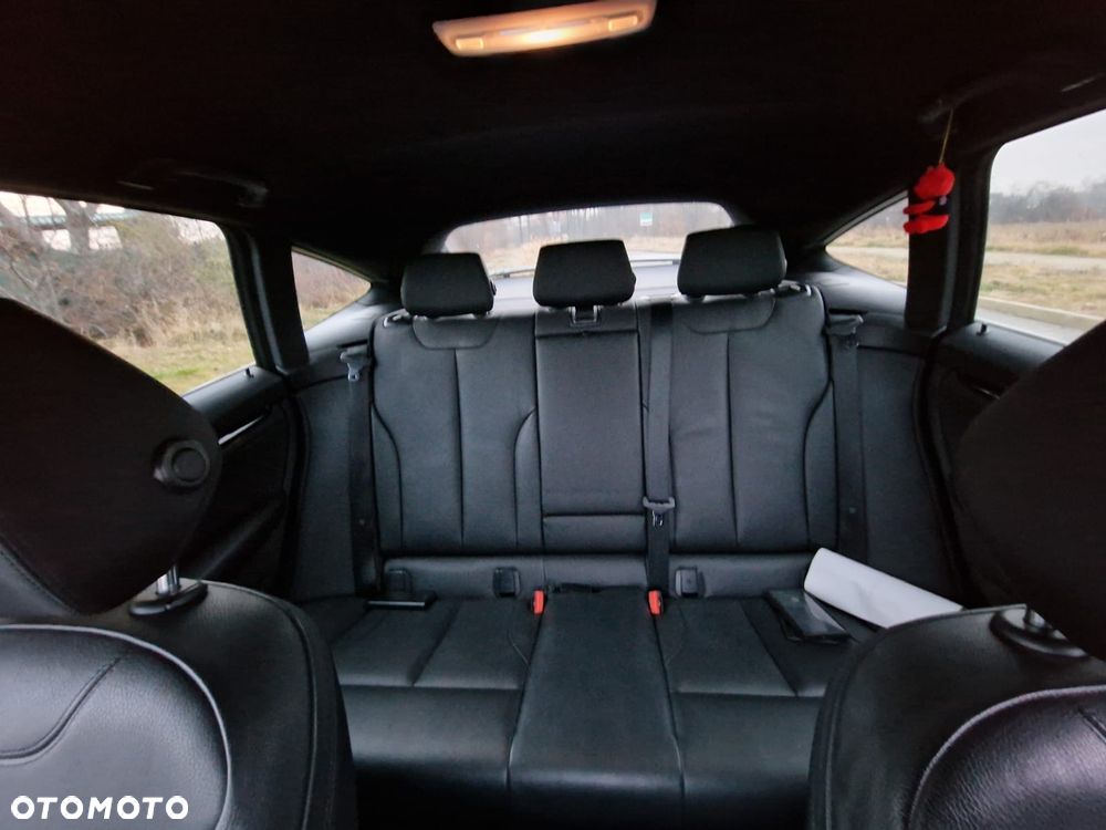 BMW Seria 3 320d Sport Line - 13