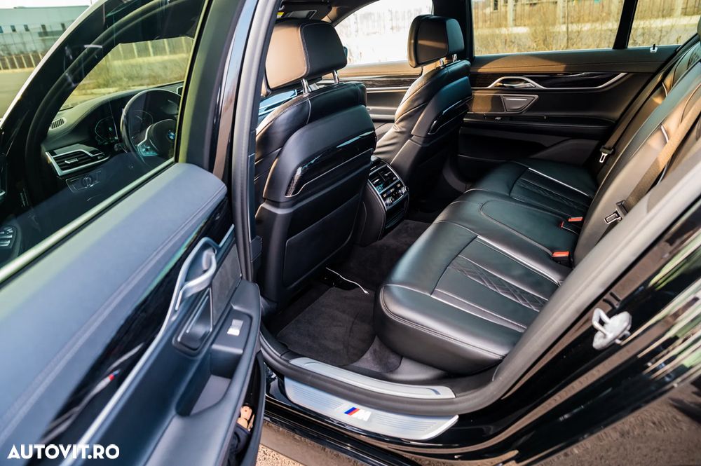 BMW Seria 7 740d xDrive MHEV - 31