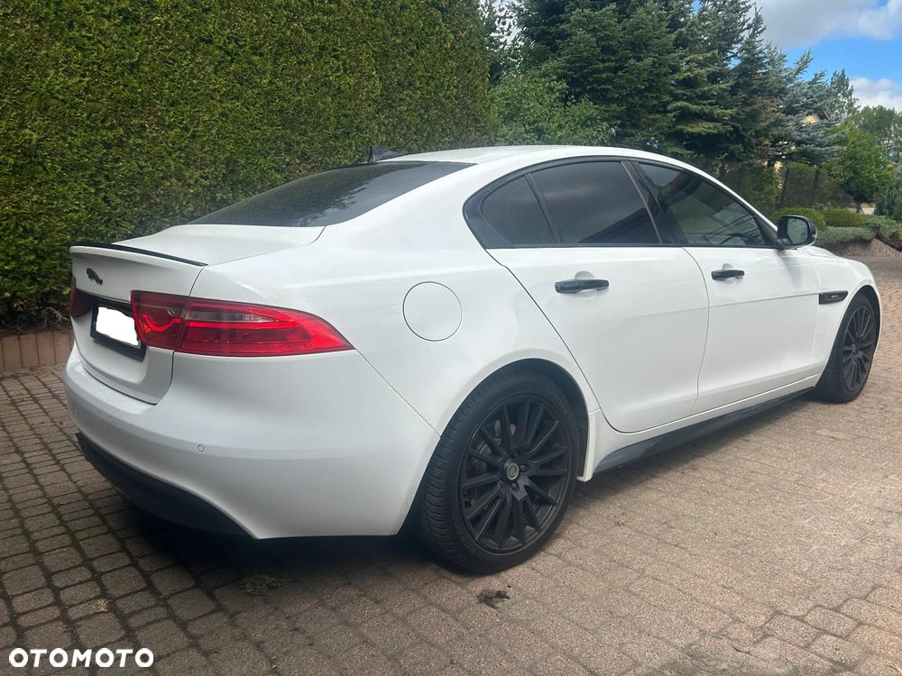 Jaguar XE 2.0 D R-Sport - 5