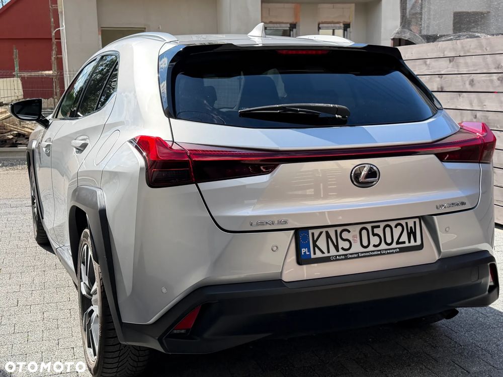Lexus UX 250h (E-FOUR) Luxury Line - 6