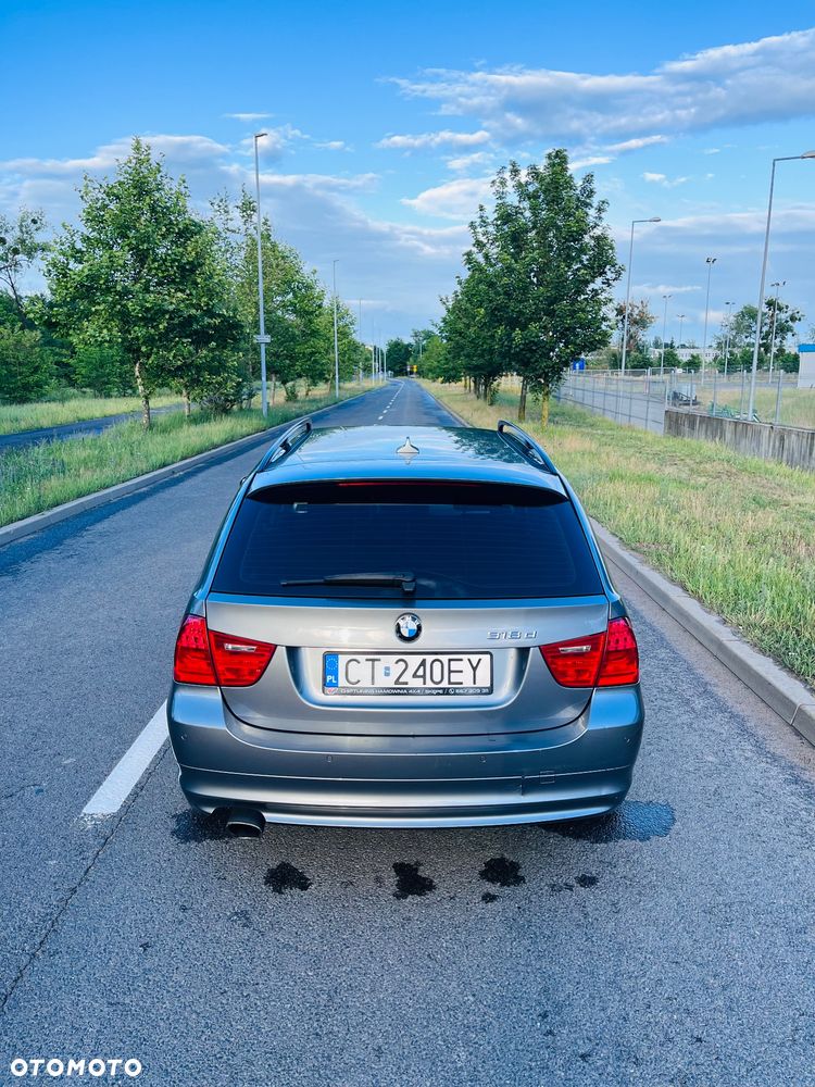 BMW Seria 3 318d - 4