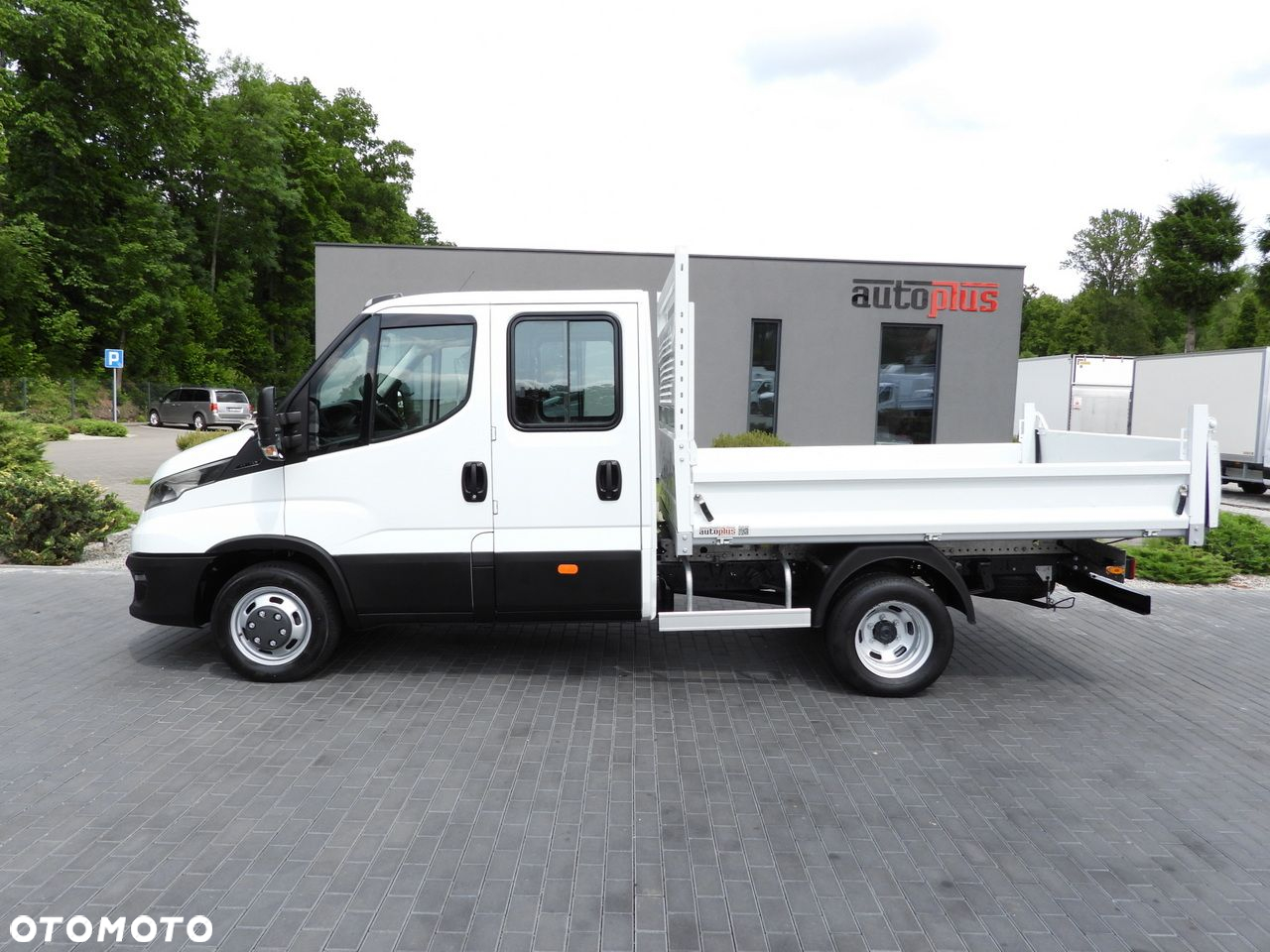 Iveco DAILY 35C14 WYWROTKA PODWÓJNA KABINA DOKA 6 MIEJSC TEMPOMAT BLIŹNIACZE KOŁA KLIMATYZACJA  140KM - 9