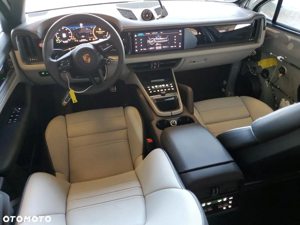 Porsche Cayenne Coupe Turbo - 9