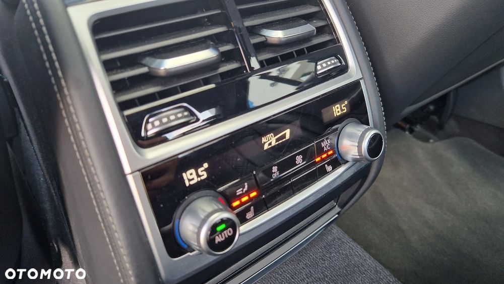 BMW Seria 7 730d xDrive mHEV - 11