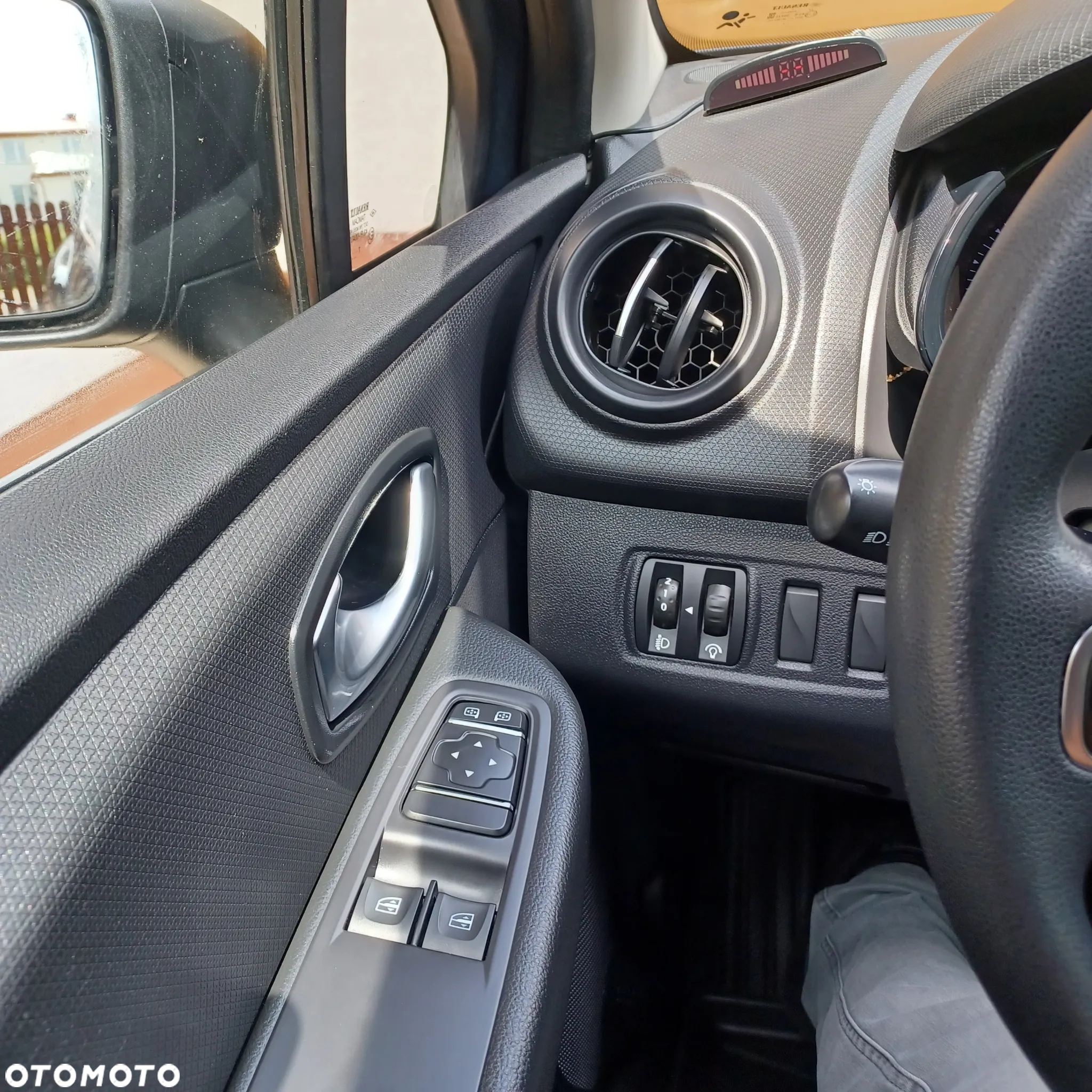 Renault Clio 1.2 16V 75 Life - 19
