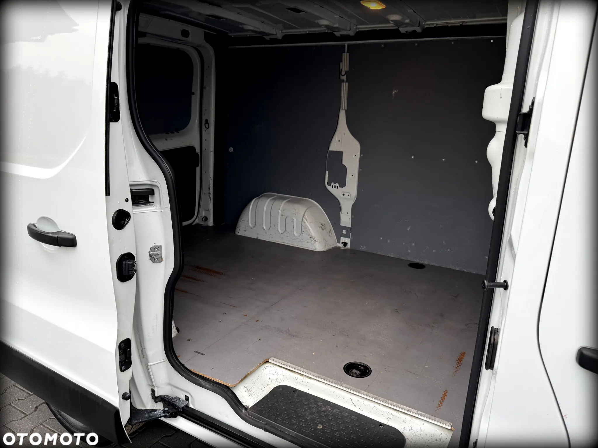 Renault TRAFIC - 8
