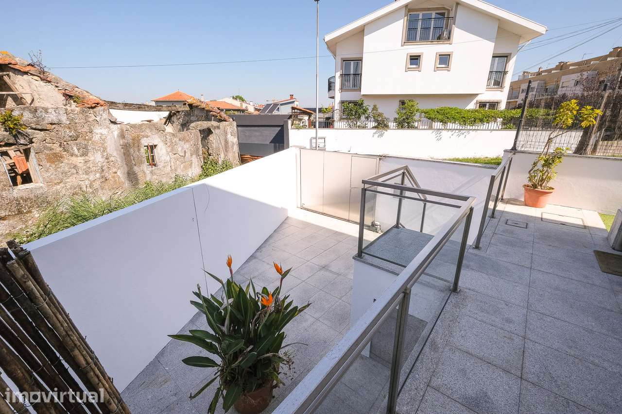 Moradia T2 Mobilada com Jardim | Excelente Localização - Grande imagem: 3/13