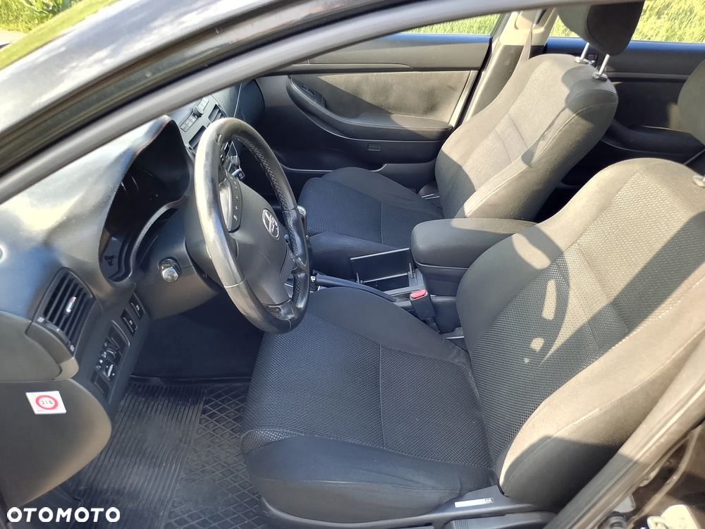 Toyota Avensis 2.0 D-4D Combi - 9