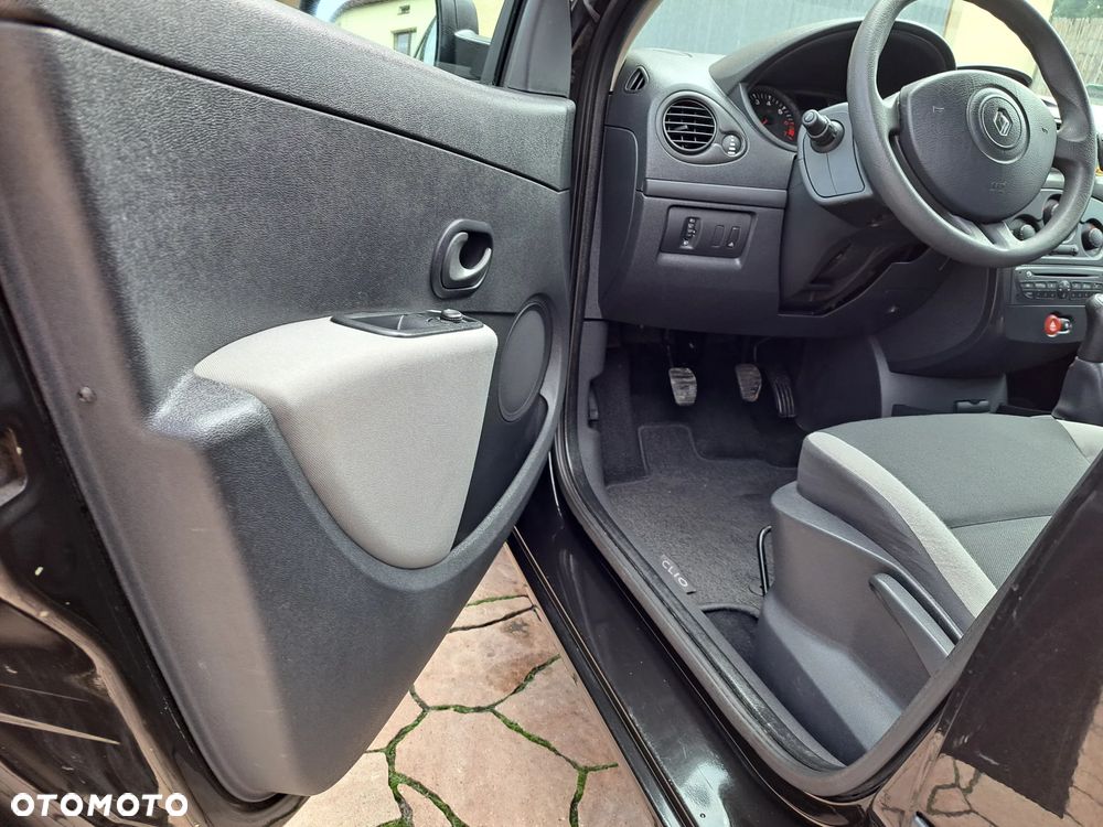 Renault Clio 1.2 16V Authentique - 29