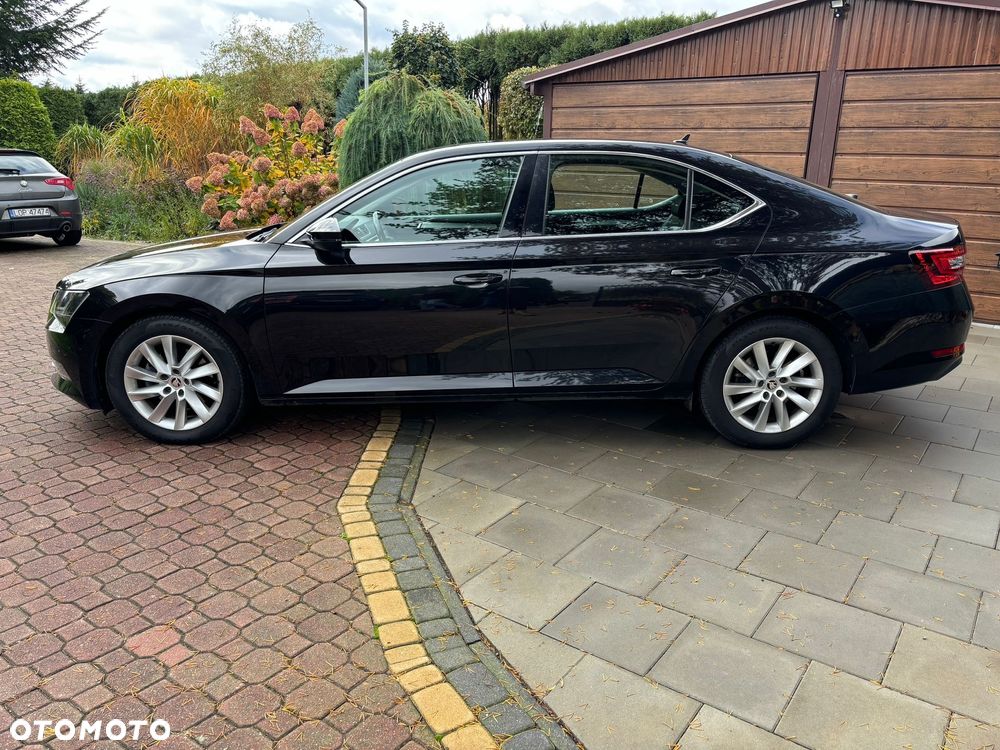 Skoda Superb 2.0 TDI Ambition DSG - 2