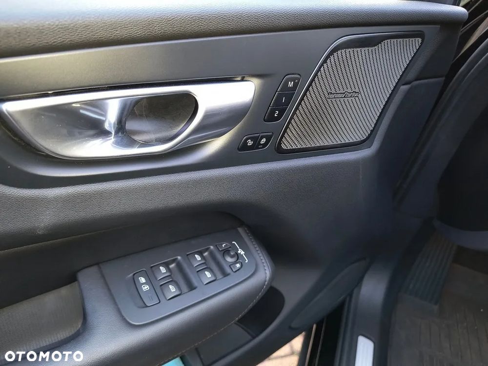 Volvo XC 60 B5 B AWD Plus Black Edition - 28