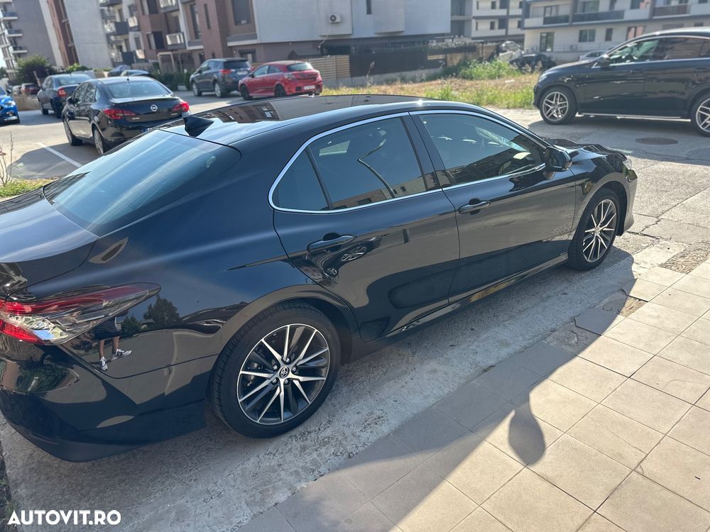 Toyota Camry Luxury - 15