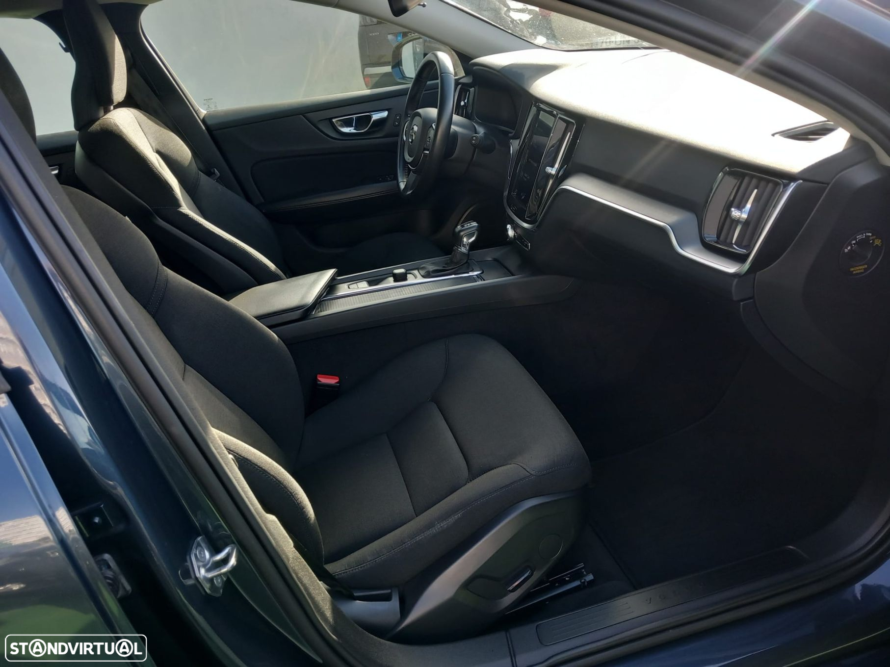 Volvo V60 2.0 D3 Momentum Geartronic - 11