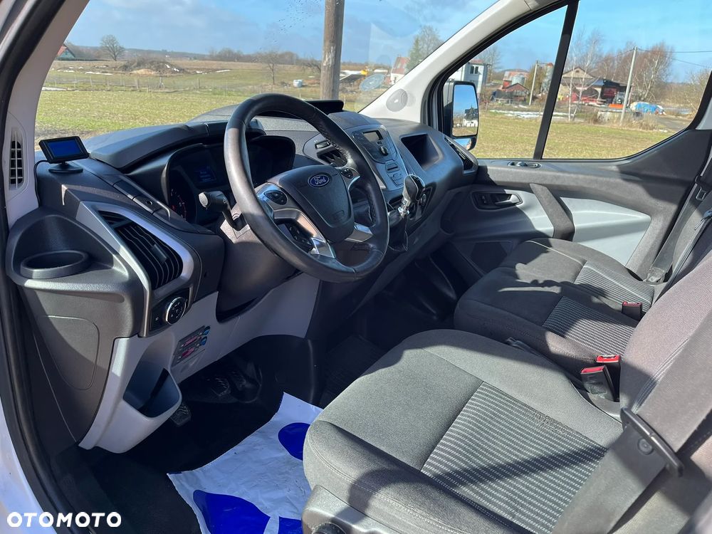 Ford Custom - 8