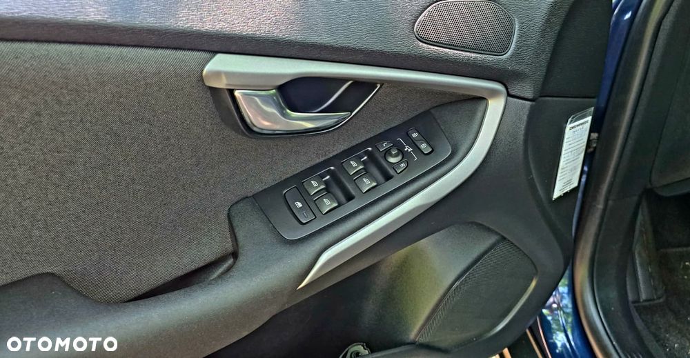 Volvo V40 Cross Country - 24