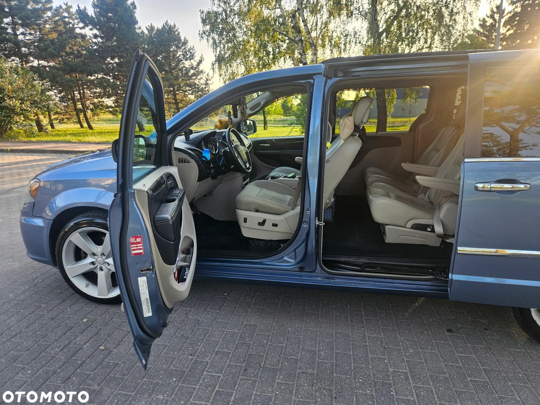 Chrysler Town & Country 3.6 Limited - 10
