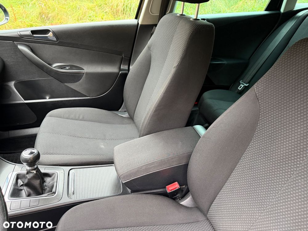 Volkswagen Passat - 12