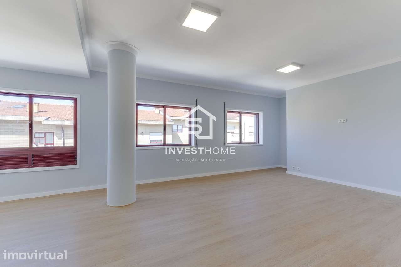 Apartamento T2+1 | Renovado | Boas Áreas | Varanda | 2 Lugares Garagem - Grande imagem: 5/45
