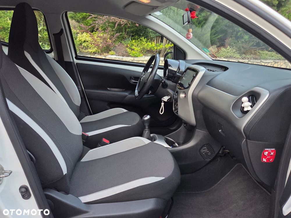 Toyota Aygo x-play touch - 17