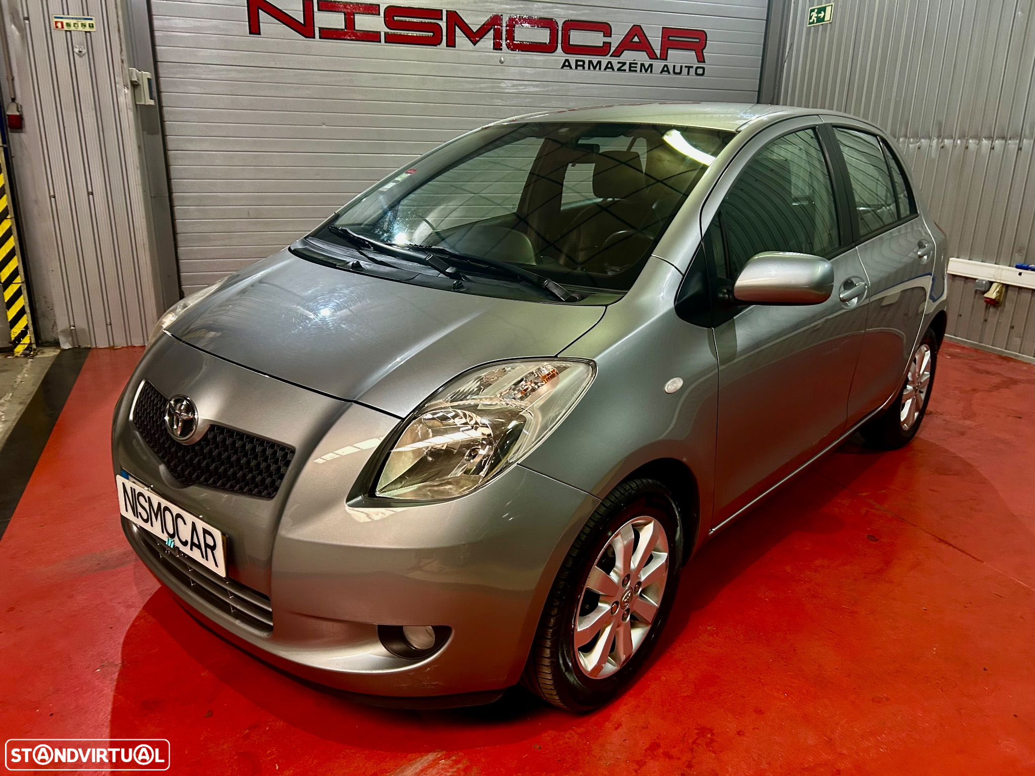 Toyota Yaris 1.0 VVT-i AC Manual+VSC - 2